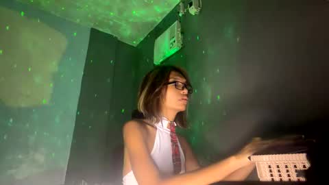Snapshot of melahnie051002 chatting on 02-10-26, 04:16 melahnie051002 online show from 02-10-26, 04:16