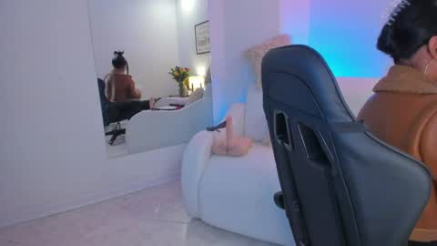 Snapshot of melan_owen chatting on 06-07-26, 11:03 melan_owen online show from 06-07-26, 11:03