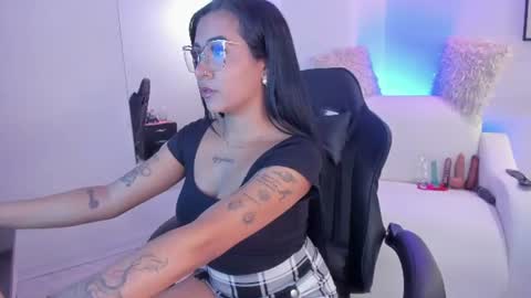 Snapshot of melan_owen chatting on 07-24-26, 02:04 melan_owen online show from 07-24-26, 02:04