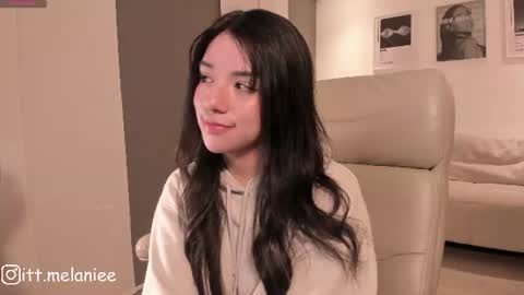 Snapshot of melanie_owo chatting on 06-27-26, 02:05 Melanie online show from 06-27-26, 02:05