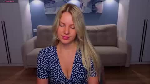 Snapshot of melaniebennett chatting on 06-18-26, 09:14 Melanie Bennett online show from 06-18-26, 09:14