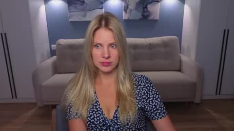 Snapshot of melaniebennett chatting on 07-25-26, 12:03 Melanie Bennett online show from 07-25-26, 12:03