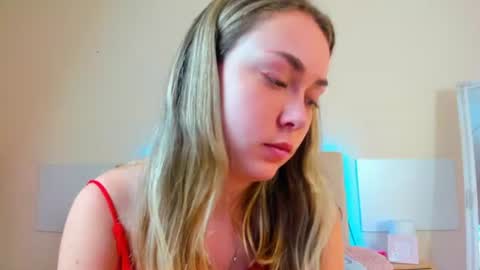 Snapshot of melaniecutys chatting on 06-26-26, 05:45 Melania online show from 06-26-26, 05:45