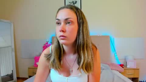 Snapshot of melaniecutys chatting on 07-14-26, 10:21 Melania online show from 07-14-26, 10:21