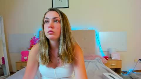 Snapshot of melaniecutys chatting on 07-20-26, 10:39 Melania online show from 07-20-26, 10:39