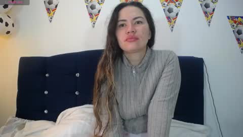 Snapshot of melanieparker20 chatting on 07-17-26, 01:40 Melanie Parker online show from 07-17-26, 01:40
