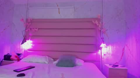 Melanie Roux online show from 11-29-25, 08:12