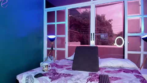 Snapshot of melanieroux chatting on 03-03-26, 08:04 Melanie Roux online show from 03-03-26, 08:04