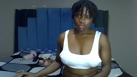 Snapshot of melanin_moon chatting on 06-04-26, 02:45 Moon online show from 06-04-26, 02:45