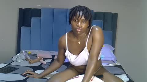 Snapshot of melanin_moon chatting on 06-08-26, 01:44 Moon online show from 06-08-26, 01:44