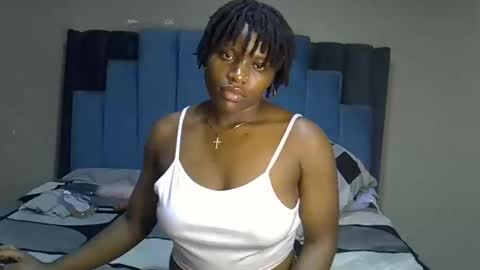 Snapshot of melanin_moon chatting on 06-09-26, 01:50 Moon online show from 06-09-26, 01:50