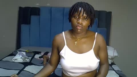 Snapshot of melanin_moon chatting on 06-10-26, 02:01 Moon online show from 06-10-26, 02:01