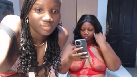 Snapshot of melaninandnina chatting on 03-26-26, 10:21 melaninandnina online show from 03-26-26, 10:21