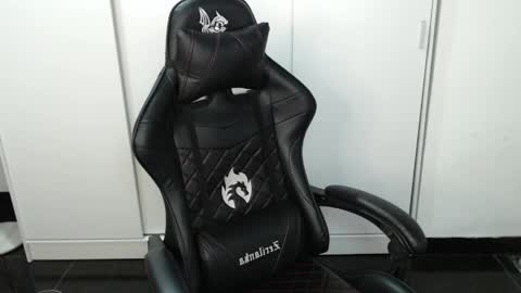 Melannie online show from 04-23-26, 04:35