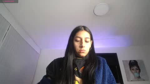Snapshot of melanny_petite chatting on 05-06-26, 11:37 melanny_petite online show from 05-06-26, 11:37