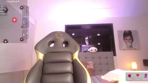 Snapshot of melanny_petite chatting on 05-10-26, 12:10 melanny_petite online show from 05-10-26, 12:10