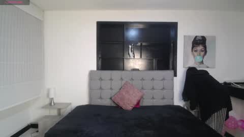 Snapshot of melanny_petite chatting on 05-20-26, 12:22 melanny_petite online show from 05-20-26, 12:22