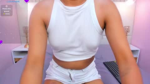 Snapshot of melanywayne_ chatting on 05-22-26, 06:13 Melany online show from 05-22-26, 06:13