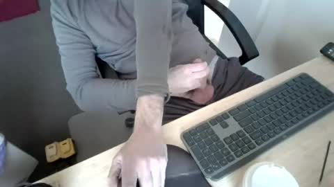 melbguy_075 online show from 10-28-25, 01:20