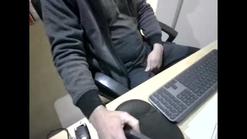 Snapshot of melbguy_075 chatting on 05-15-26, 10:00 melbguy_075 online show from 05-15-26, 10:00