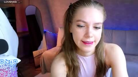 Melee Eva - Thumbs Up please  online show from 04-02-26, 07:28