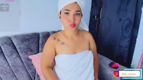    Independent model online show from 10-17-25, 04:04