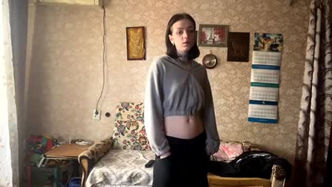 Snapshot of meliavoiles chatting on 11-16-25, 10:21 Emily online show from 11-16-25, 10:21