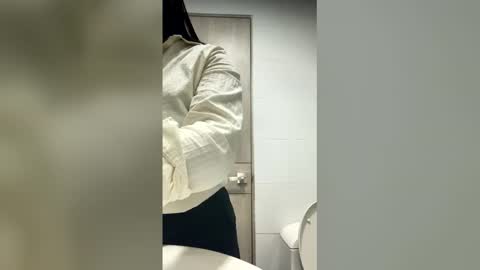 Snapshot of melie_me chatting on 04-10-26, 10:42 MELIE online show from 04-10-26, 10:42