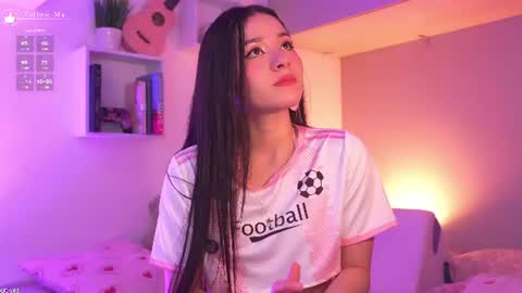 Snapshot of meliflua_a chatting on 06-13-26, 04:05 Meli online show from 06-13-26, 04:05