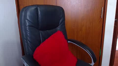 Snapshot of melika_sweet chatting on 10-27-25, 06:45 eli online show from 10-27-25, 06:45