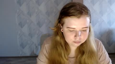 Snapshot of melina_beauty chatting on 05-30-26, 01:35 Melina online show from 05-30-26, 01:35