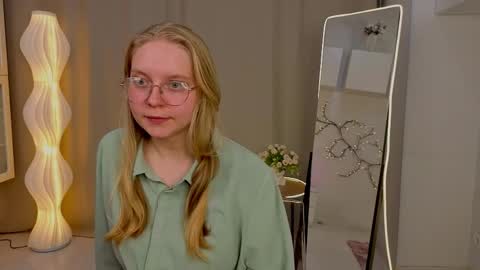 Snapshot of melindaventuri chatting on 03-31-26, 07:14 Alice - online show from 03-31-26, 07:14