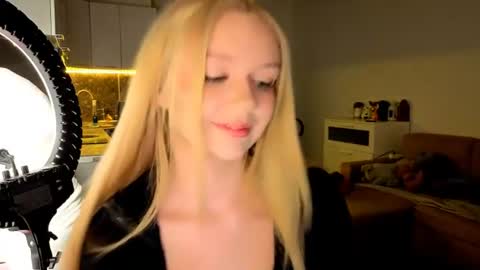 Snapshot of meliss_ss chatting on 07-03-26, 10:16 Mel or Lissa 3 Welcome here online show from 07-03-26, 10:16