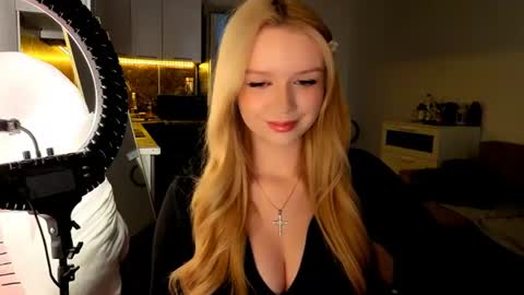 Snapshot of meliss_ss chatting on 07-10-26, 05:15 Mel or Lissa 3 Welcome here online show from 07-10-26, 05:15