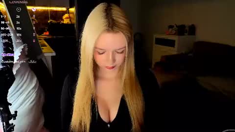 Snapshot of meliss_ss chatting on 07-17-26, 07:19 Mel or Lissa 3 Welcome here online show from 07-17-26, 07:19