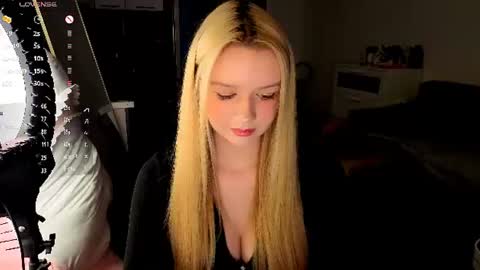 Snapshot of meliss_ss chatting on 07-18-26, 07:17 Mel or Lissa 3 Welcome here online show from 07-18-26, 07:17