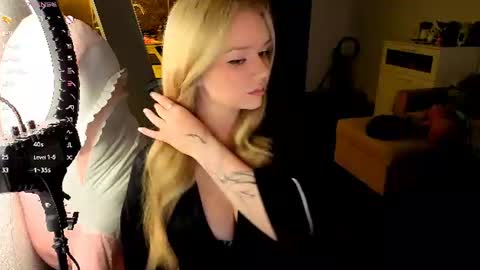 Snapshot of meliss_ss chatting on 07-24-26, 06:50 Mel or Lissa 3 Welcome here online show from 07-24-26, 06:50
