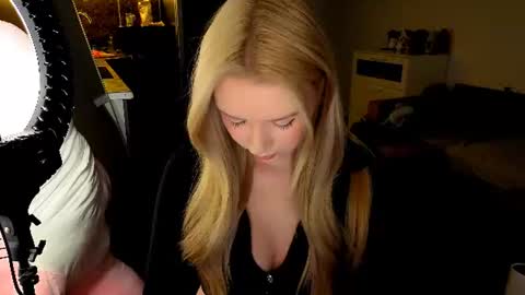 Snapshot of meliss_ss chatting on 07-25-26, 07:00 Mel or Lissa 3 Welcome here online show from 07-25-26, 07:00