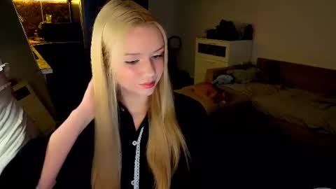 Snapshot of meliss_ss chatting on 07-28-26, 06:53 Mel or Lissa 3 Welcome here online show from 07-28-26, 06:53