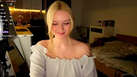 Snapshot of meliss_ss chatting on 07-31-26, 08:30 Mel or Lissa 3 Welcome here online show from 07-31-26, 08:30