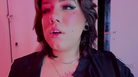 Snapshot of melissa_adamsxxx chatting on 06-20-26, 11:46 Lissa online show from 06-20-26, 11:46