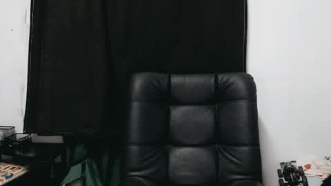 Snapshot of melissa_and_dany chatting on 03-08-25, 10:13 Melissas Corner online show from 03-08-25, 10:13