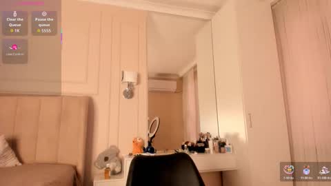 Lisaa online show from 11-19-25, 04:45