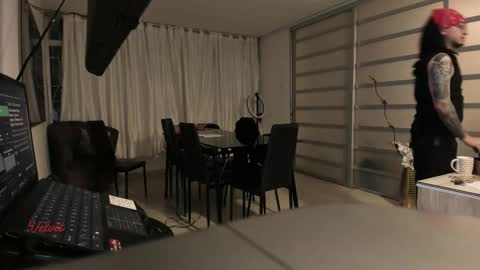 Melkkor Independient Model online show from 11-17-25, 11:10