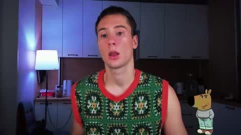 Snapshot of mell0wme chatting on 12-12-24, 07:08 Mello online show from 12-12-24, 07:08