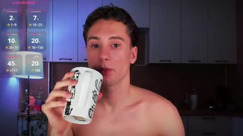 Snapshot of mell0wme chatting on 01-17-25, 03:12 Mello online show from 01-17-25, 03:12