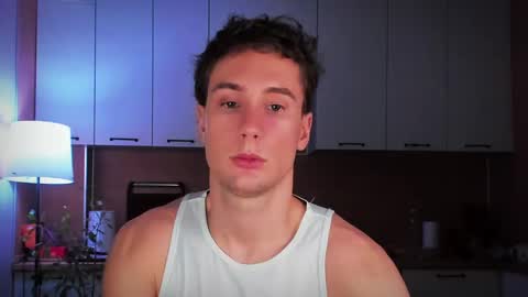 Snapshot of mell0wme chatting on 01-19-25, 01:43 Mello online show from 01-19-25, 01:43