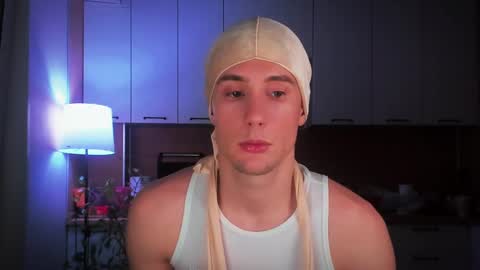 Snapshot of mell0wme chatting on 01-23-25, 02:12 Mello online show from 01-23-25, 02:12