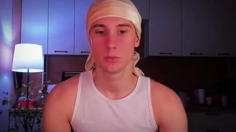 Snapshot of mell0wme chatting on 02-03-25, 01:52 Mello online show from 02-03-25, 01:52