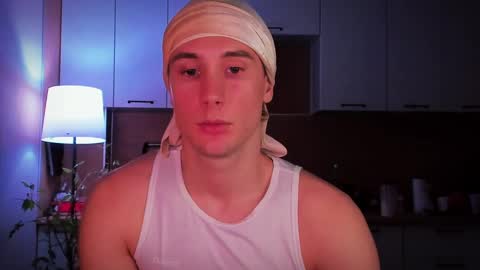 Snapshot of mell0wme chatting on 02-03-25, 04:57 Mello online show from 02-03-25, 04:57